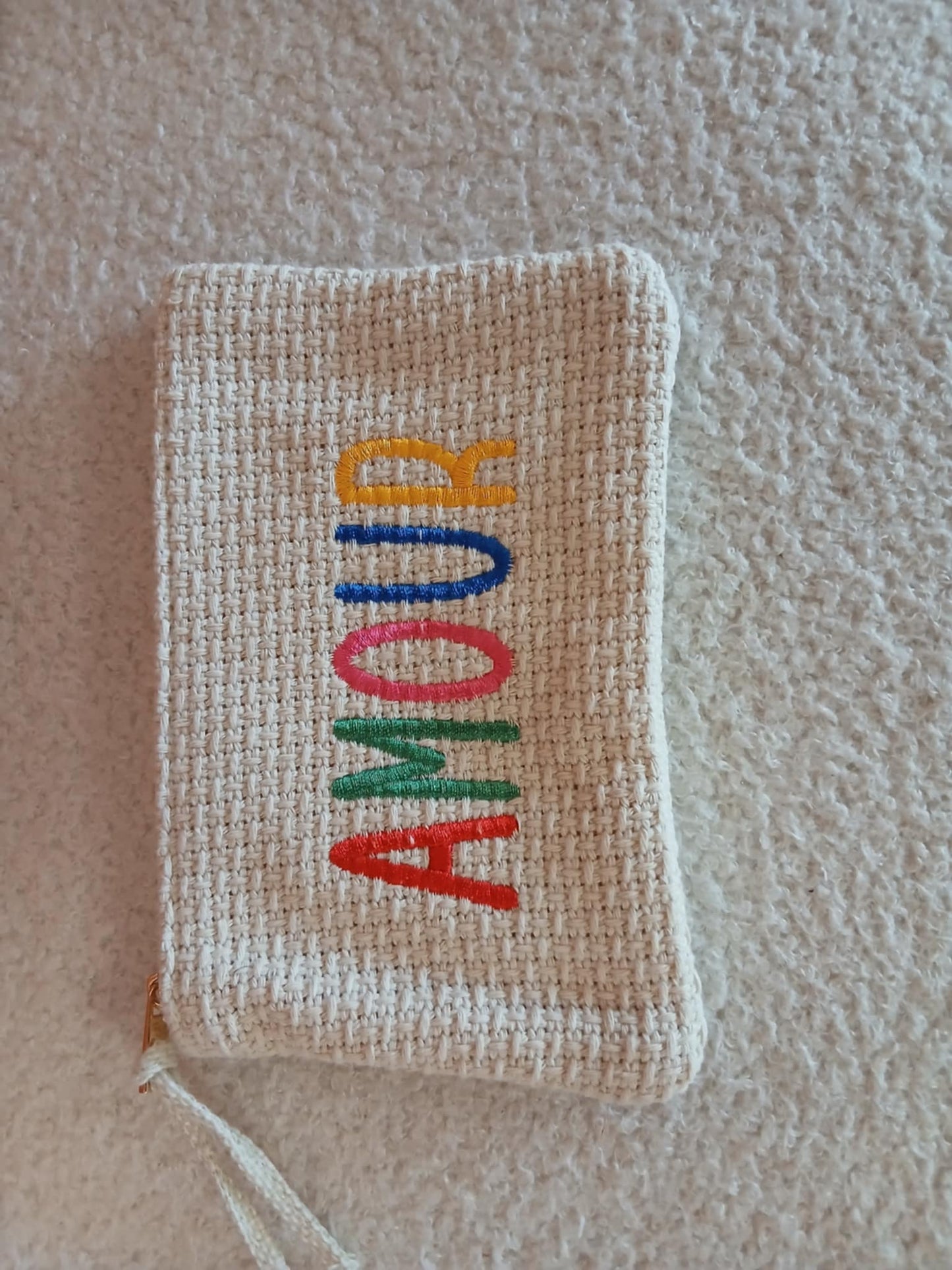Pochette Tess - Accessoire Élégant avec Fermeture Dorée Les tendances d'Axelya