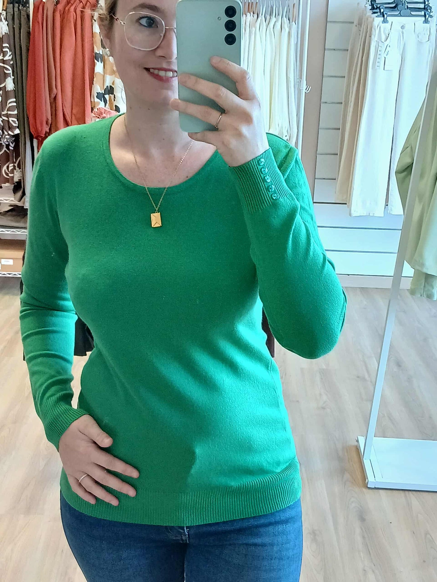 Vue de face pull Cécilia femme coupe flatteuse