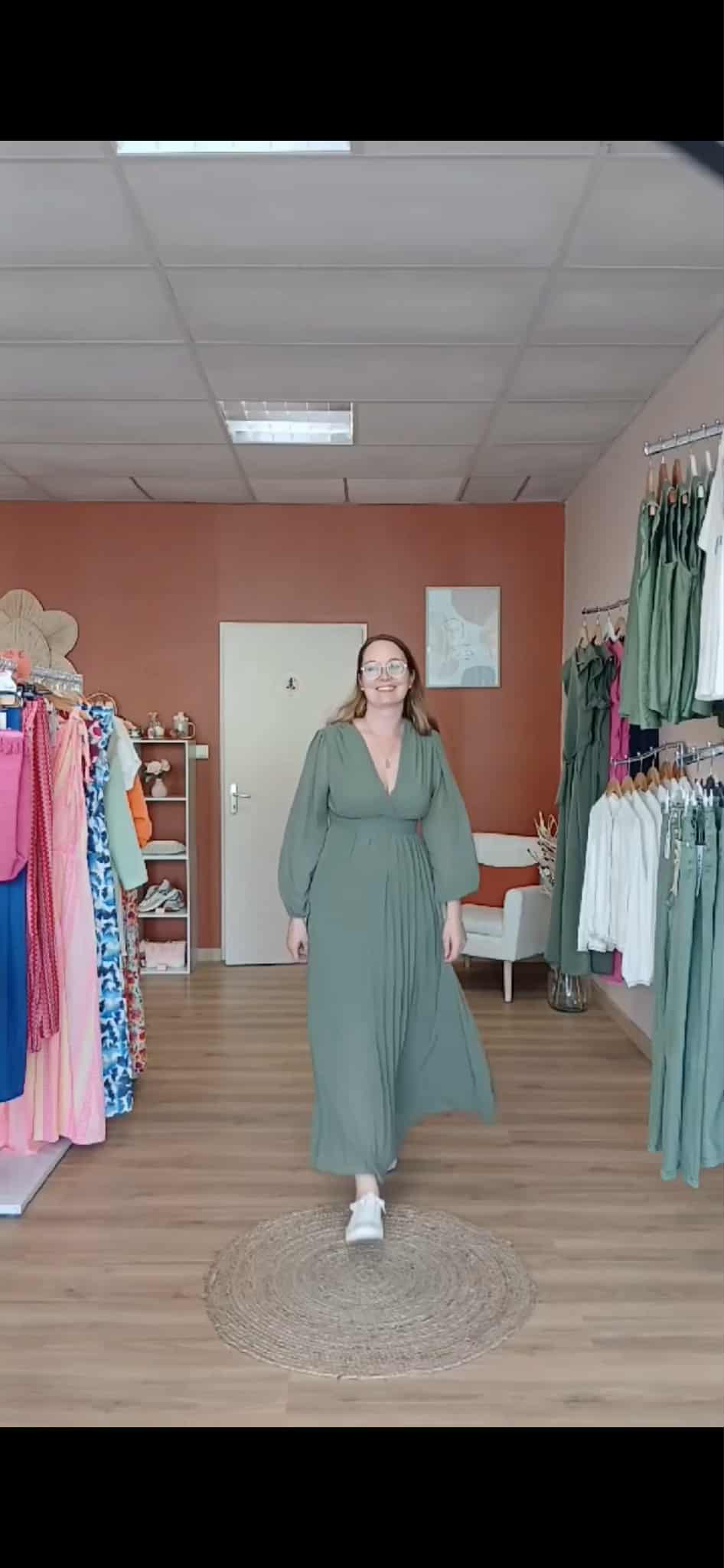 Robe JANA femme kaki plissée manches transparentes col V