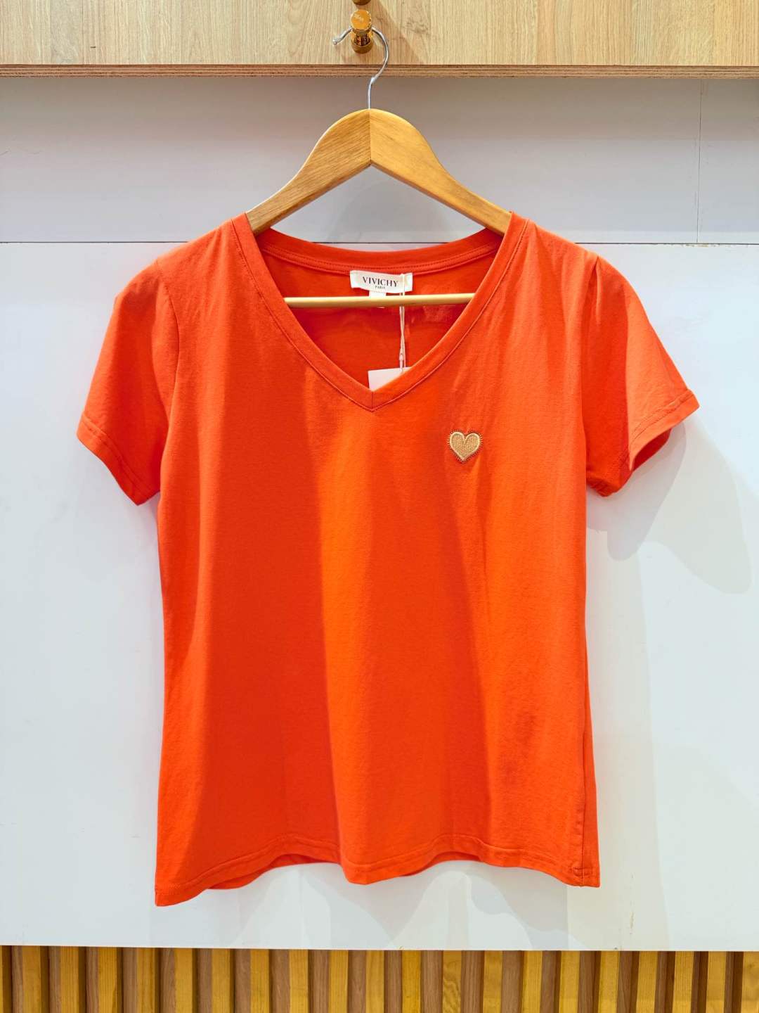 Tee-shirt Capucine Col V Cœur Brodé - Orange Doré