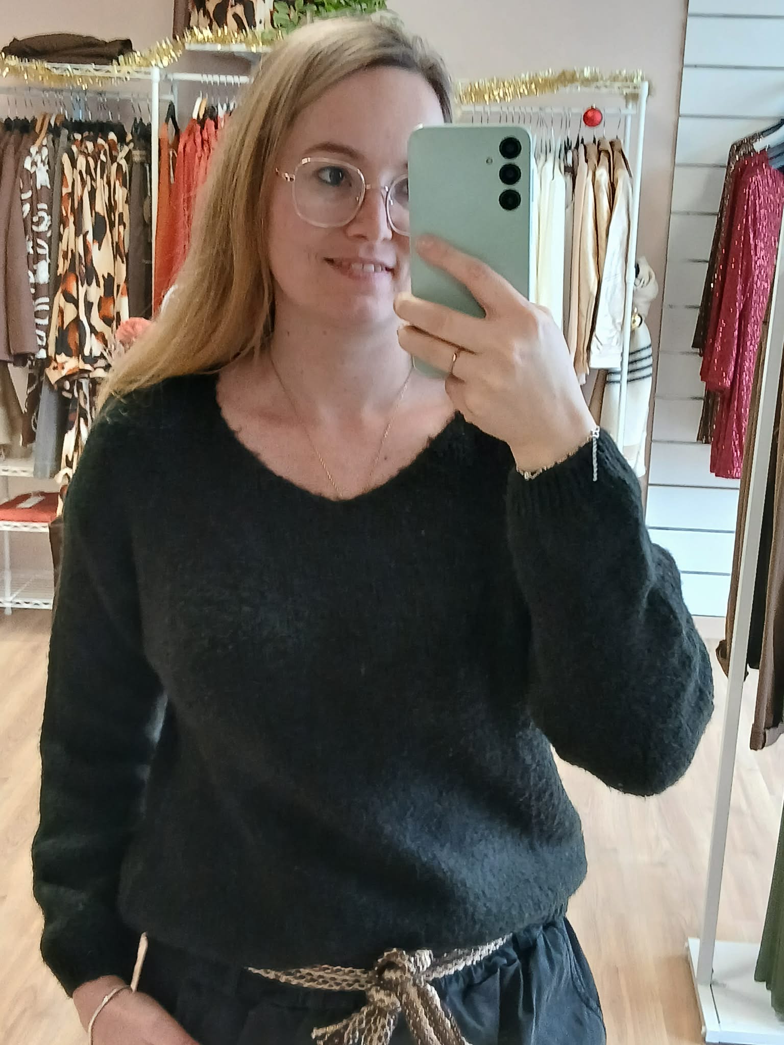 Détail grosse maille laine pull Odelia col V