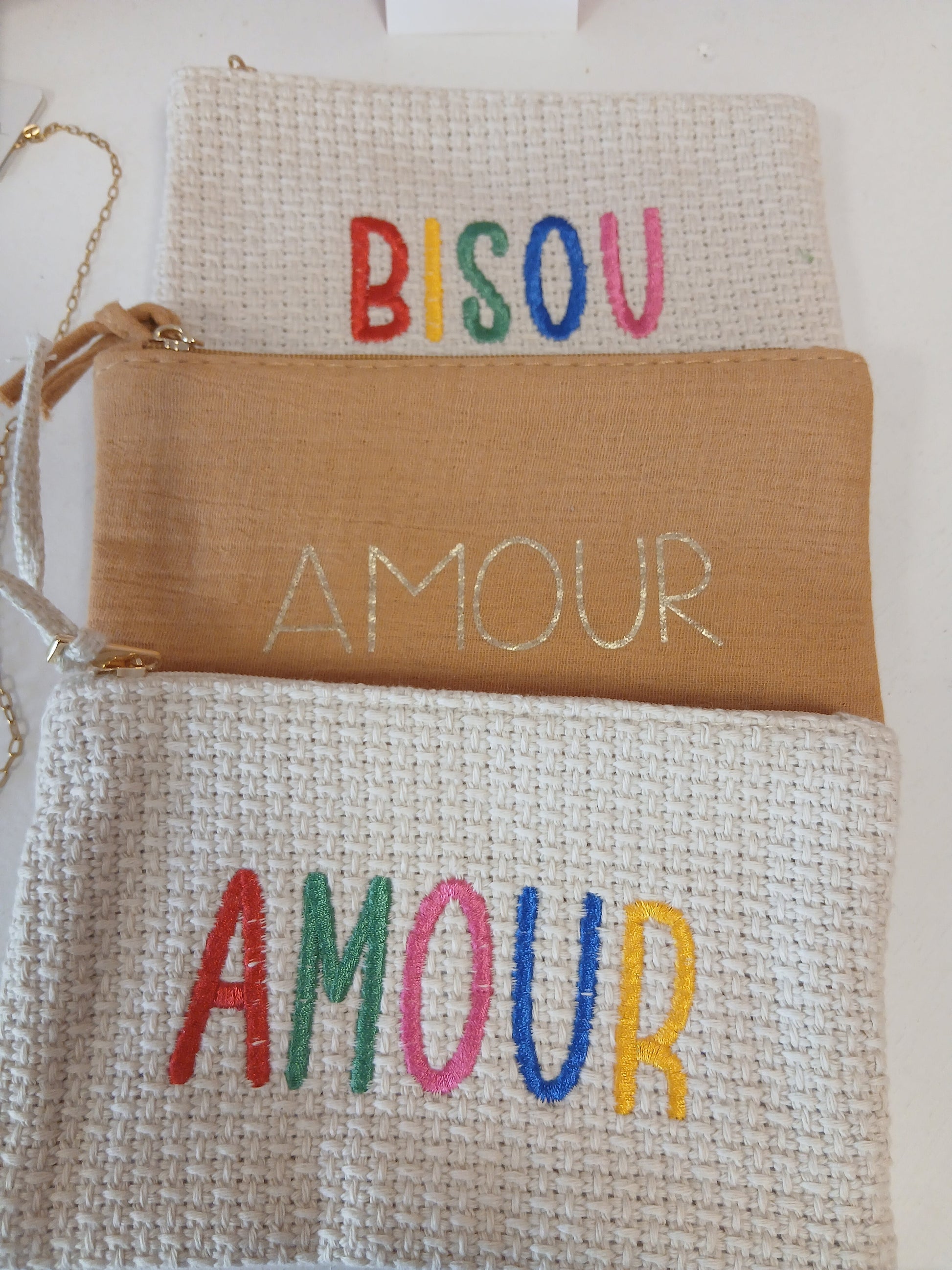 Pochette Tess - Accessoire Élégant avec Fermeture Dorée Les tendances d'Axelya