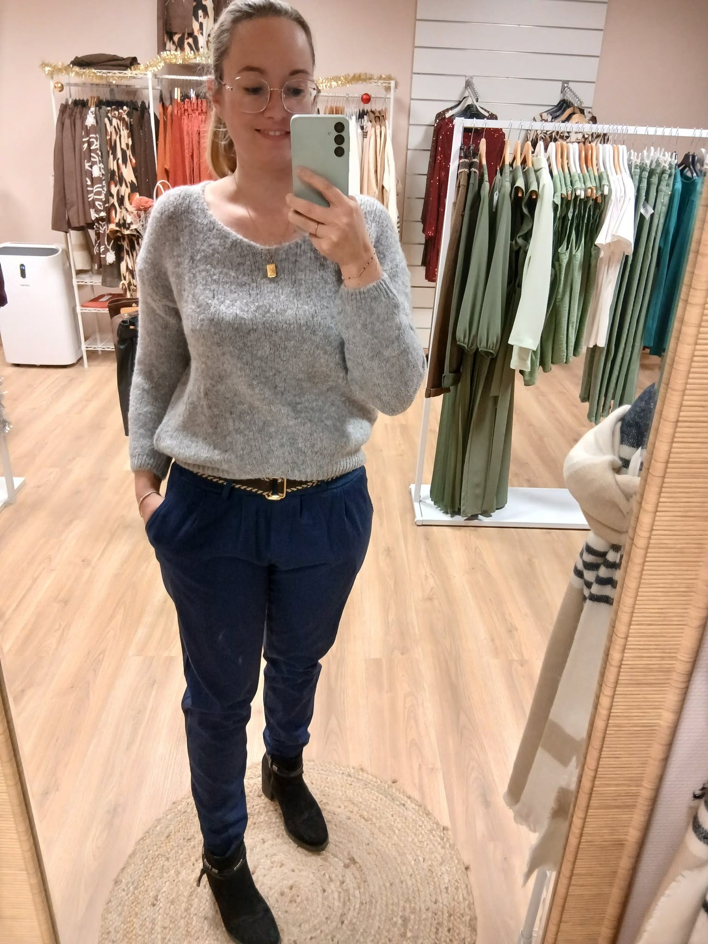 Pull Odelia femme gris col V grosse maille confortable