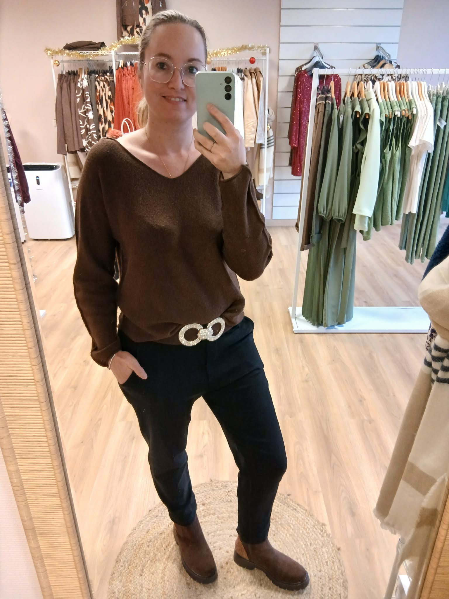 Détail tricot grosse maille pull Maho femme col V soldes 2026
