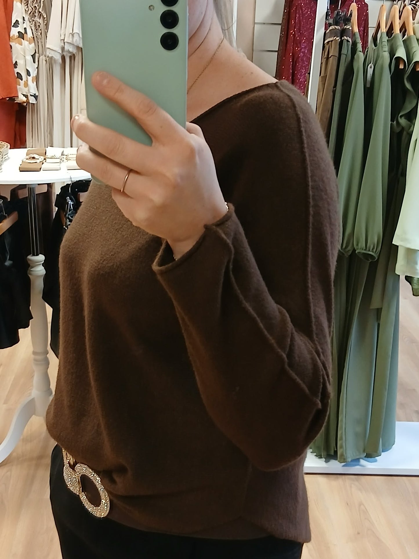 Détail grosse maille pull Maho col V tricot épais