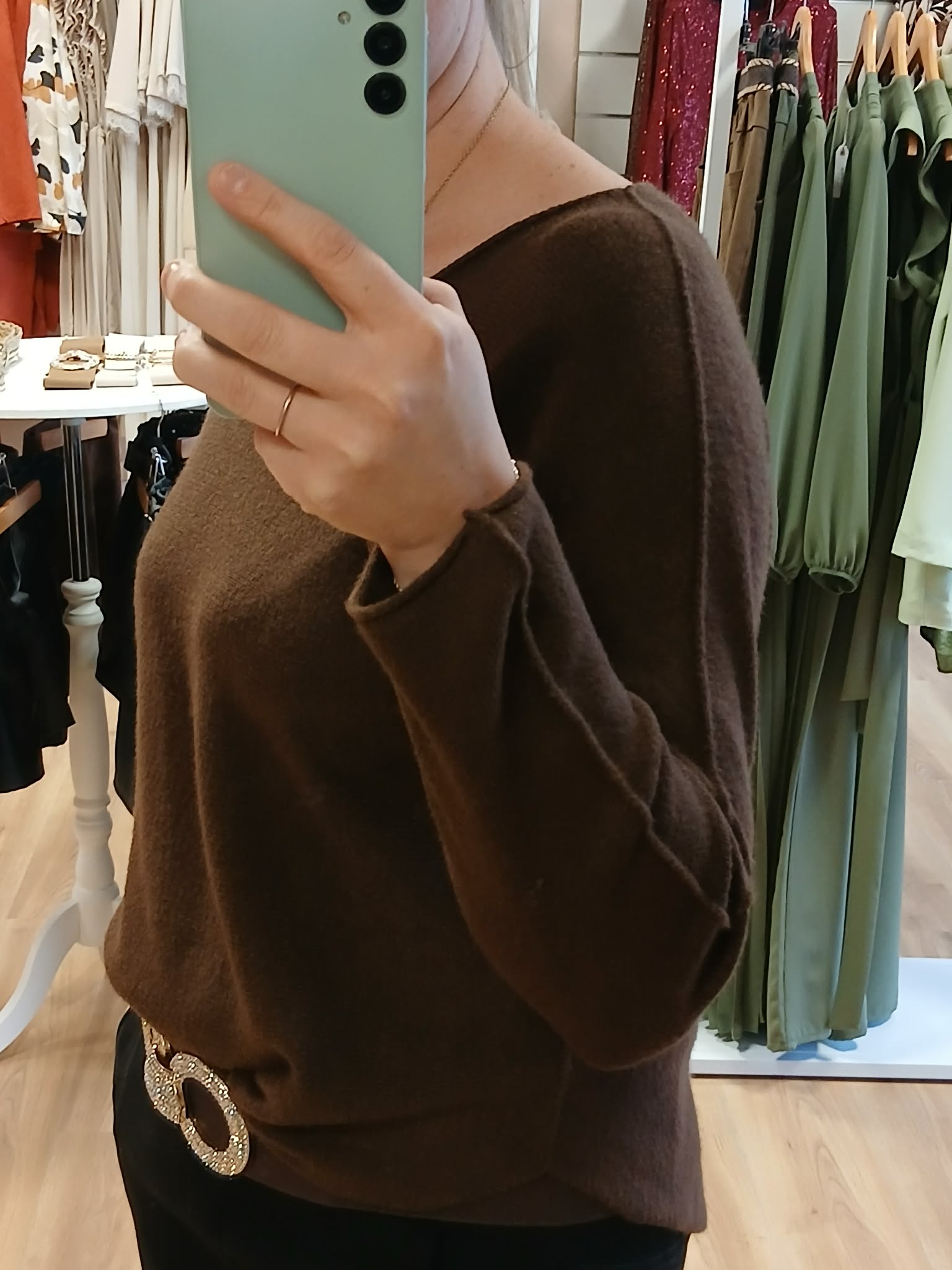 Détail grosse maille pull Maho col V tricot épais