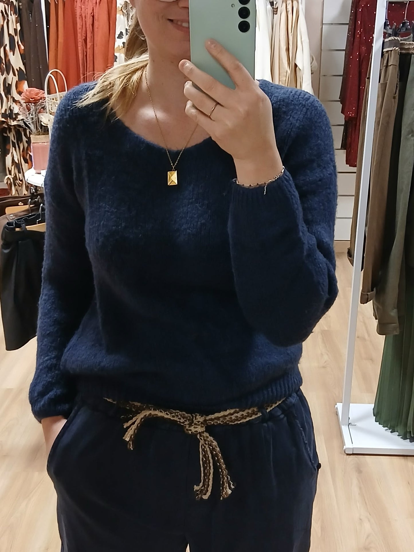 Pull Odelia femme bleu marine col V grosse maille hiver
