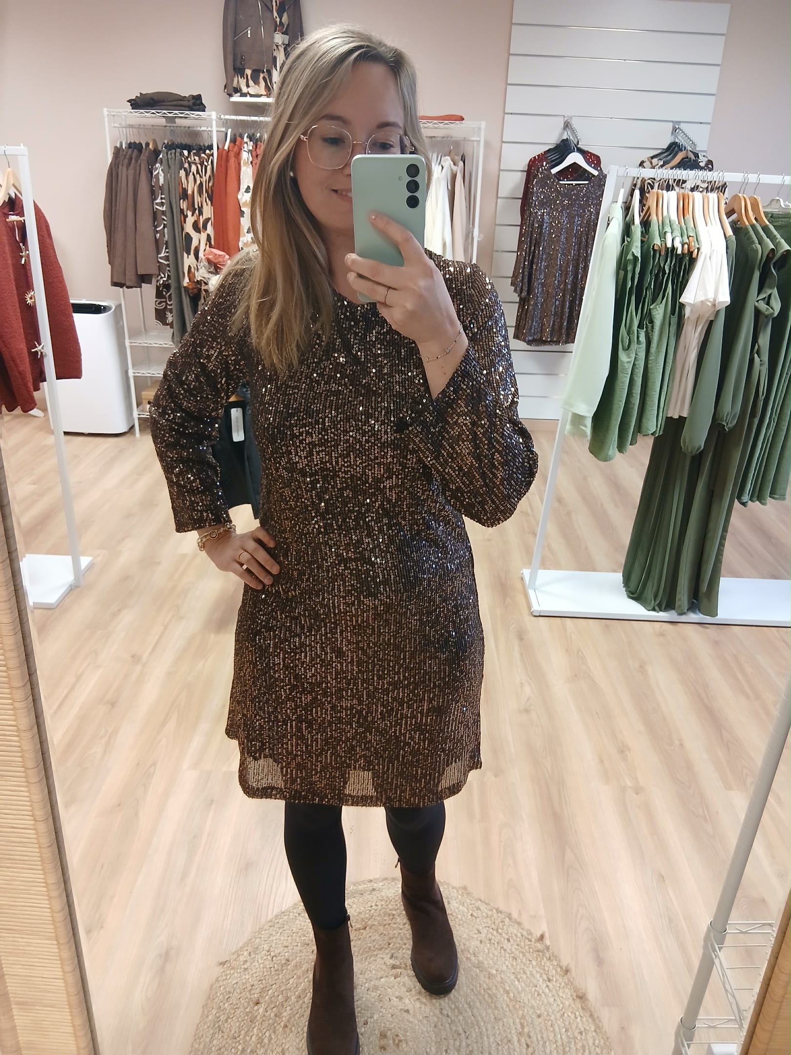 Robe Kelly femme moderne élégante sophistiquée