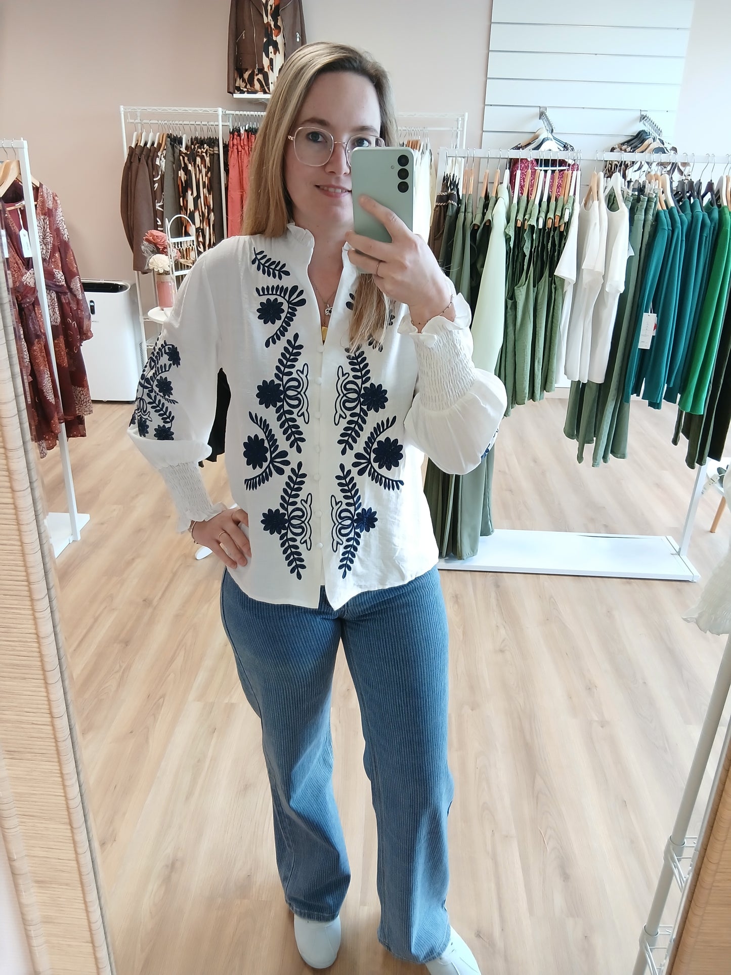 Chemise Iris Brodée Fleurie Bleu Marine Femme - Viscose Premium